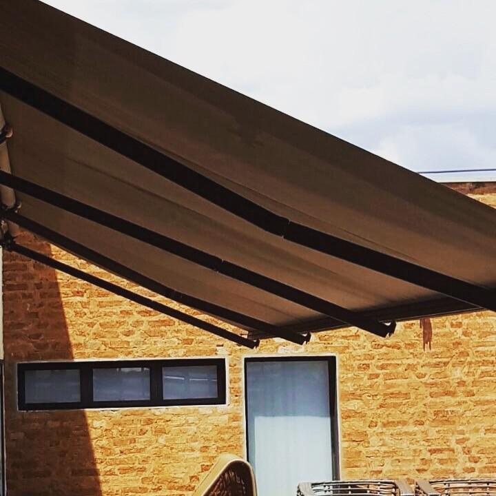 Toldo articulado automatizado