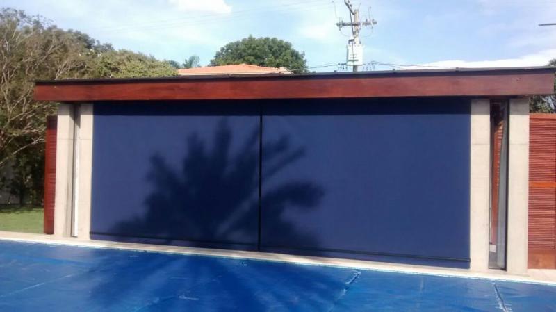 Toldo cortina com braço